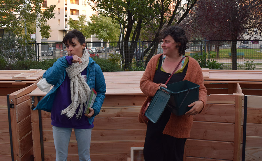 Inauguration du composteur collectif à la résidence seniors Jolivot en présence des habitants du quartier et de Marine Chastan, adjointe aux liens intergénérationnels - 4 