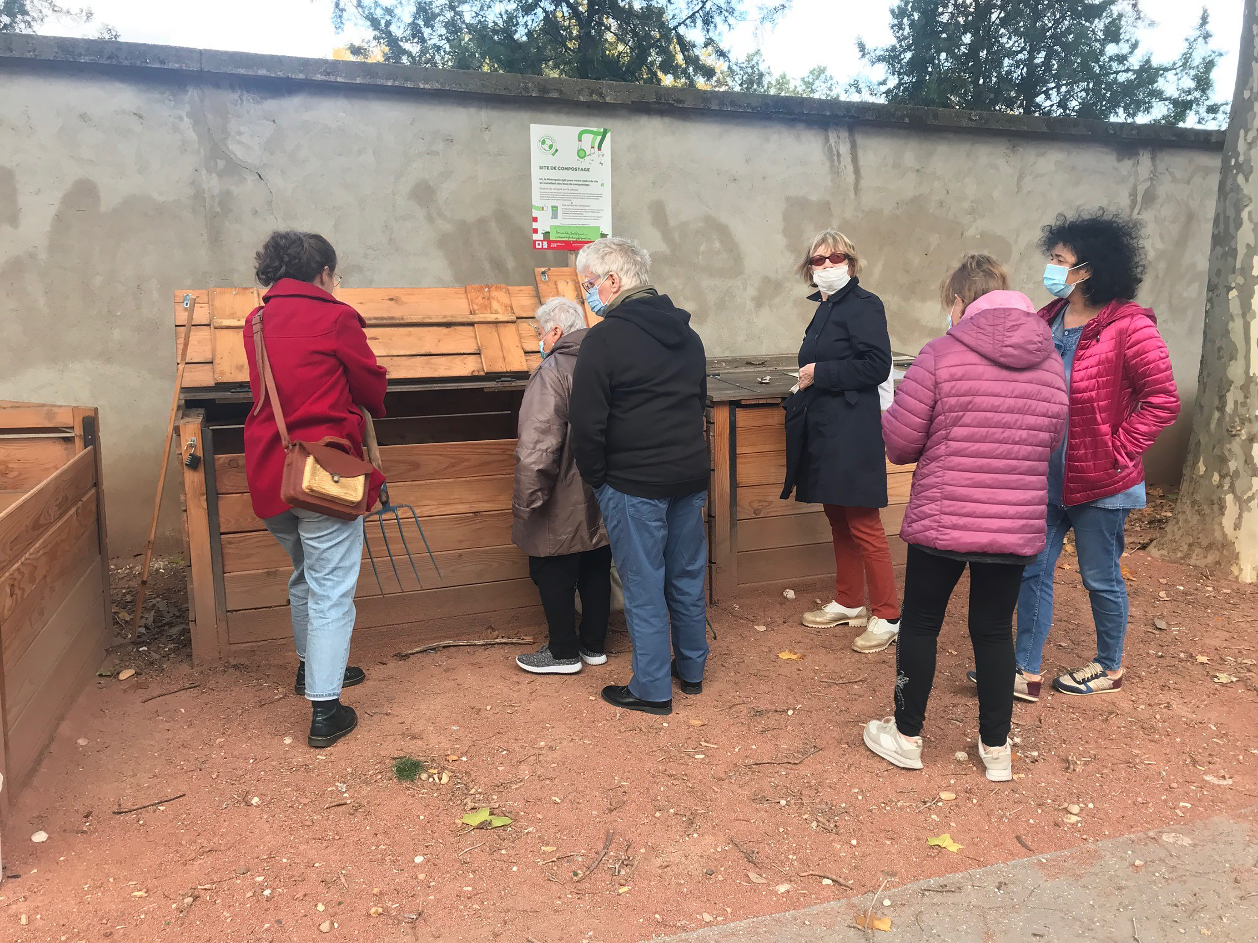 Visite du composteur du Faubourg par les résidents de l'EHPA Chalumeaux - 7 