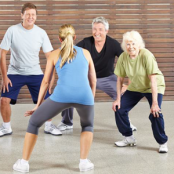 Séance de sport adaptée pour les seniors